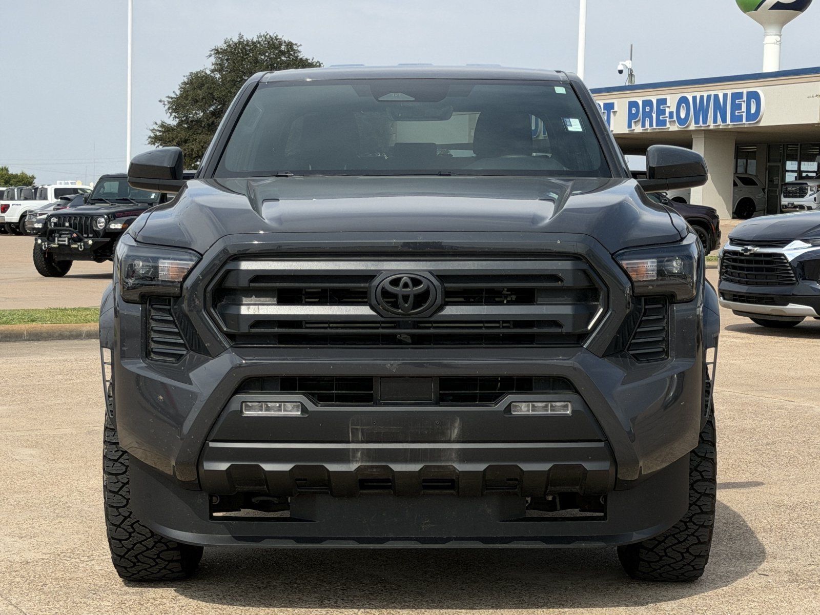 Used 2025 Toyota Tacoma SR5 AWD/4WD image 9