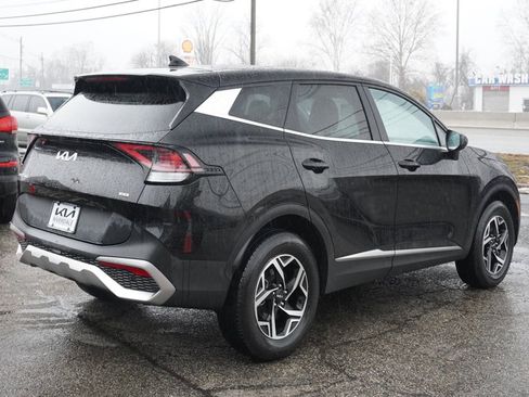 Used 2023 Kia Sportage LX image 9