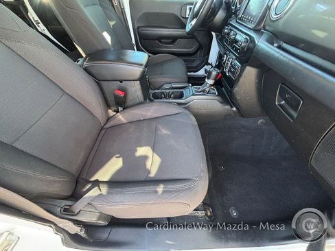 Used 2023 Jeep Gladiator Overland image 11