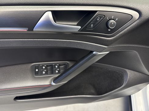 Used 2019 Volkswagen GTI SE FWD image 10