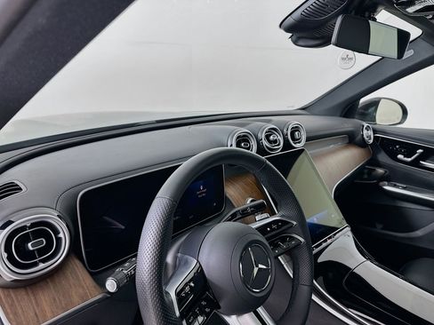 Used 2025 Mercedes-Benz GLC 300 4MATIC image 10