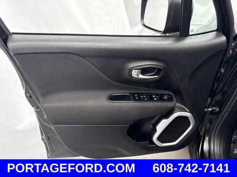 Used 2021 Jeep Renegade Sport w/ Sport Appearance Group AWD/4WD image 12
