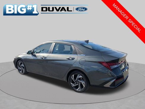 Used 2025 Hyundai Elantra Limited FWD image 6