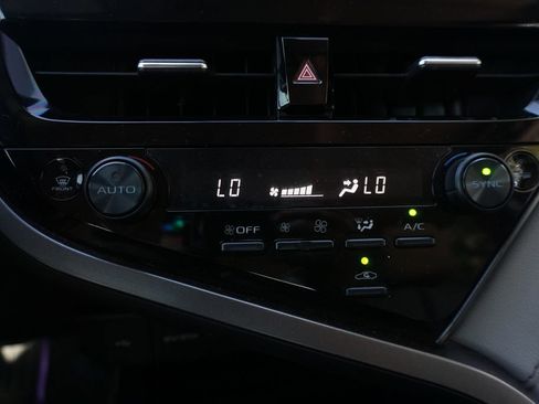 Used 2023 Toyota Camry SE FWD image 13
