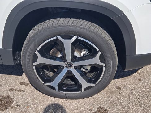 New 2026 Volkswagen Taos SEL AWD/4WD image 9