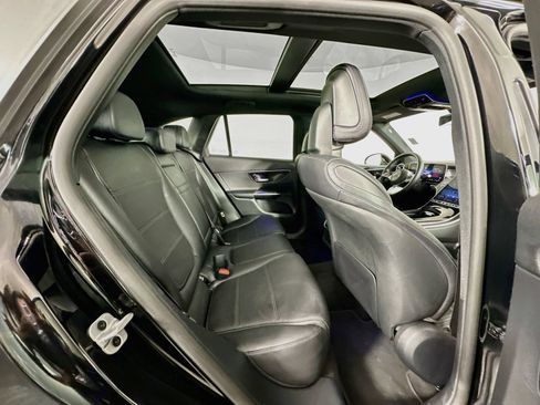Used 2025 Mercedes-Benz GLC 300 4MATIC image 26