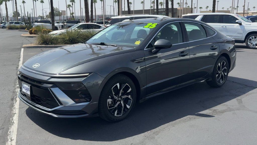 Used 2025 Hyundai Sonata SEL FWD image 5