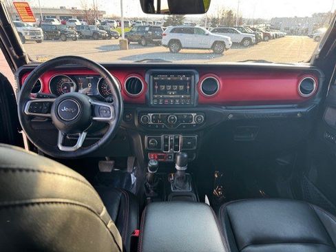 Used 2018 Jeep Wrangler Unlimited Rubicon w/ Dual Top Group AWD/4WD image 27