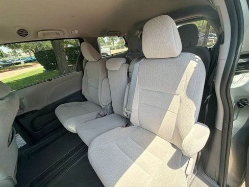 Used 2020 Toyota Sienna LE FWD image 6