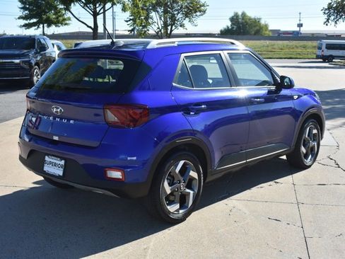 Used 2024 Hyundai Venue Limited image 5