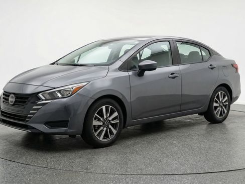 Used 2025 Nissan Versa SV image 3