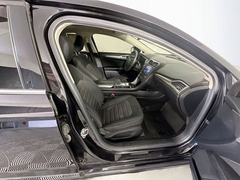Used 2020 Ford Fusion SE FWD image 27