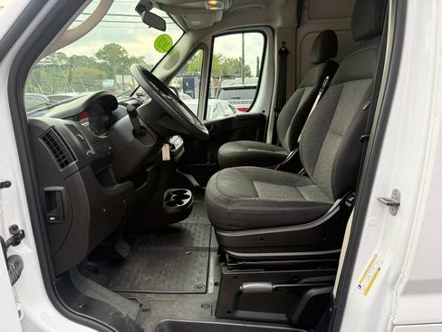 Used 2021 RAM ProMaster 2500 w/ Convenience Group FWD image 9