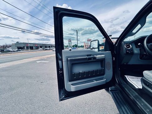 Used 2014 Ford F250 XLT w/ XLT Interior Package image 18