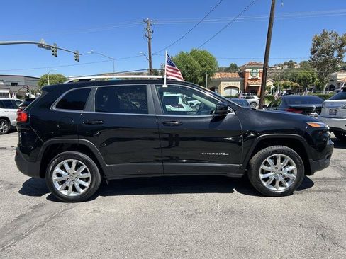 Used 2017 Jeep Cherokee Limited FWD image 3