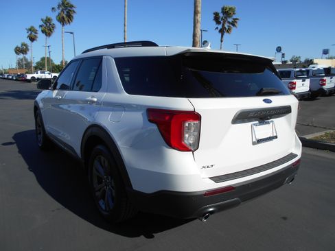 Used 2023 Ford Explorer XLT w/ Equipment Group 202A RWD image 8