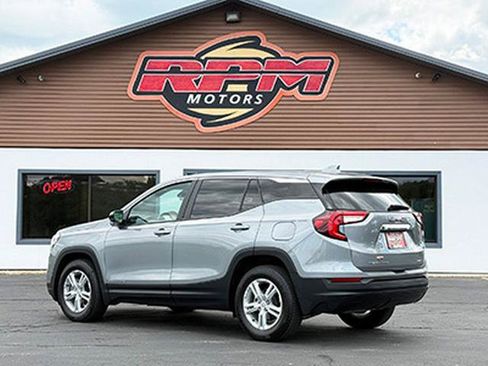 Used 2023 GMC Terrain SLE w/ LPO, Floor Liner Package AWD/4WD image 7
