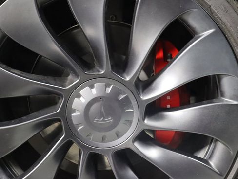 Used 2023 Tesla Model Y Performance image 7