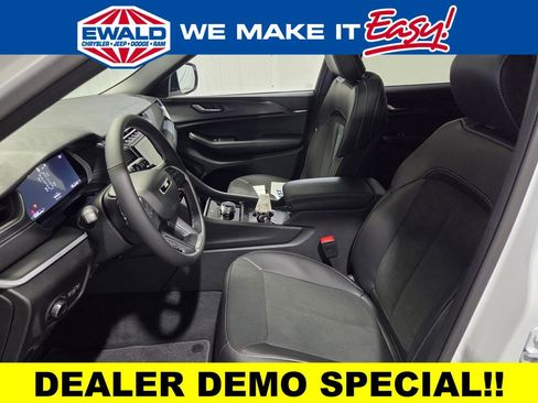 New 2025 Jeep Grand Cherokee L Altitude AWD/4WD image 5