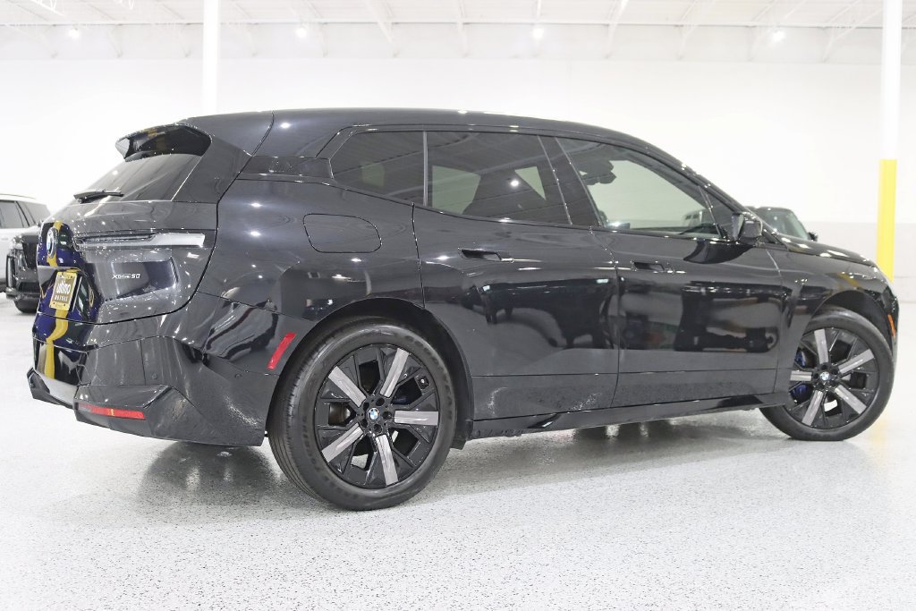 Used 2025 BMW iX xDrive50 w/ Premium Package AWD/4WD image 9