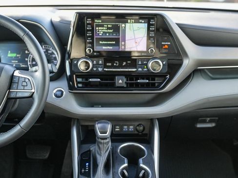 Used 2022 Toyota Highlander XLE image 15