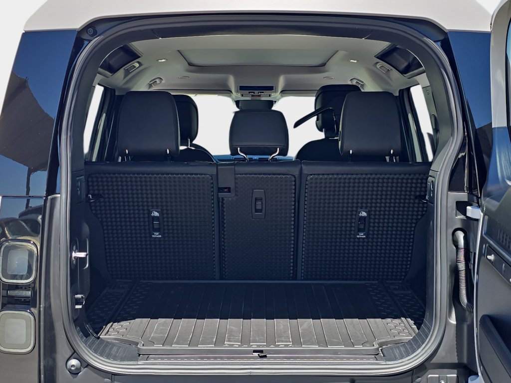 New 2026 Land Rover Defender 110 X-Dynamic SE AWD/4WD image 12