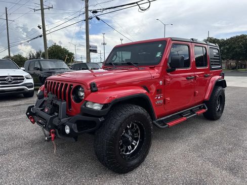 Used 2018 Jeep Wrangler Unlimited Sahara AWD/4WD image 3