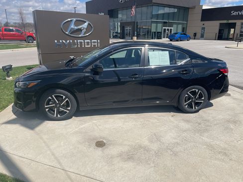 Used 2024 Nissan Sentra SV image 2