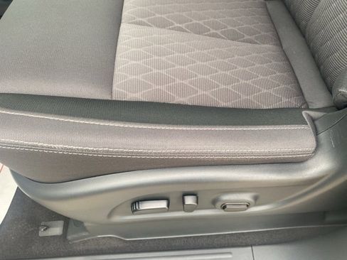 Used 2024 Nissan Titan SV w/ SV Convenience Package image 18