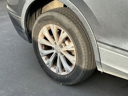 Used 2018 Volkswagen Tiguan S image 14