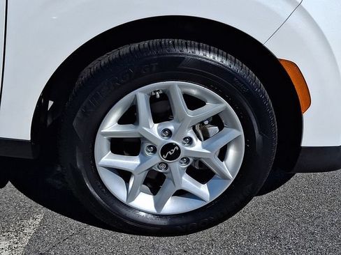 Used 2023 Kia Soul LX w/ LX Technology Package FWD image 8