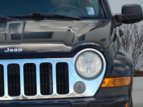 Used 2005 Jeep Liberty Limited image 8