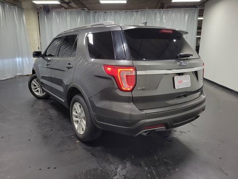 Used 2018 Ford Explorer XLT image 7