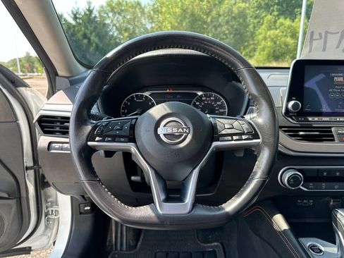 Used 2024 Nissan Altima 2.5 SR FWD image 39