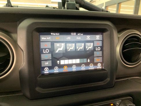 Used 2018 Jeep Wrangler Sport image 13