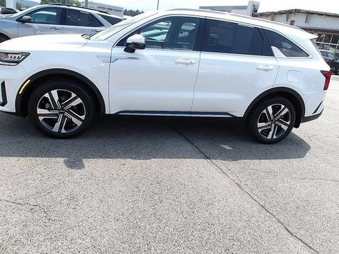 Used 2024 Kia Sorento EX AWD/4WD image 4