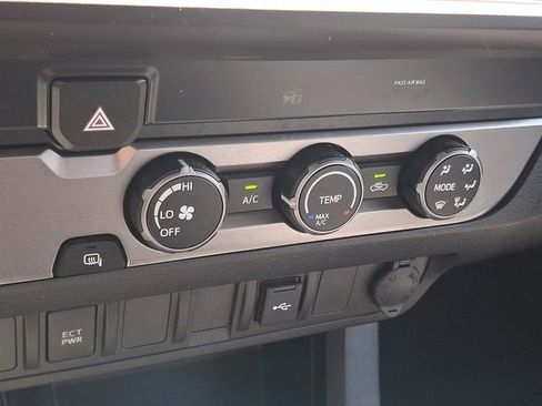 Used 2020 Toyota Tacoma SR image 14