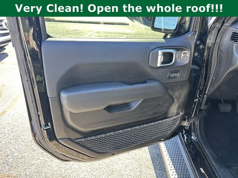 Used 2023 Jeep Wrangler Unlimited Sahara image 10