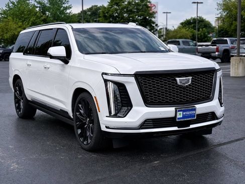 Used 2025 Cadillac Escalade ESV Sport Platinum w/ LPO, ONYX Package AWD/4WD image 12