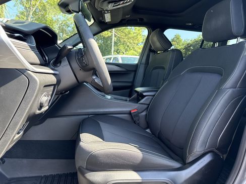 Used 2025 Jeep Grand Cherokee Laredo X w/ Luxury Tech Group I image 17