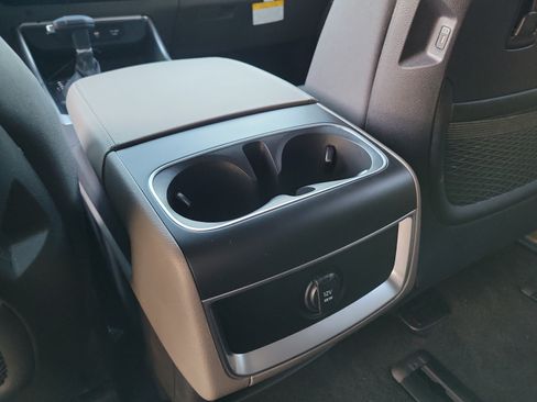 New 2027 Kia Carnival LX FWD image 10