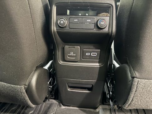 Used 2023 GMC Acadia SLE w/ Driver Convenience Package FWD image 27