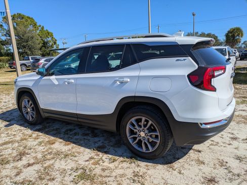 Used 2023 GMC Terrain SLT image 6