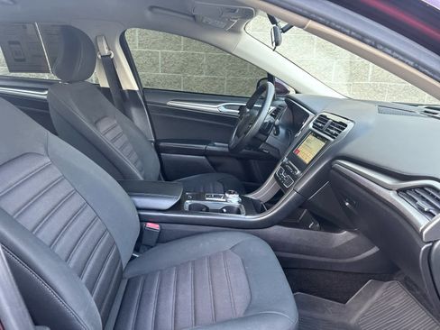 Used 2018 Ford Fusion SE w/ Fusion SE Technology Package image 14