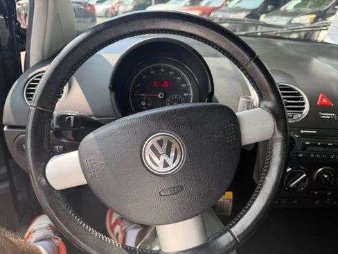 Used 2009 Volkswagen Beetle Coupe FWD image 13