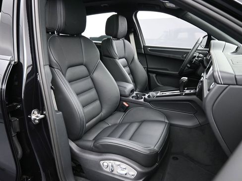 New 2026 Porsche Macan GTS image 30