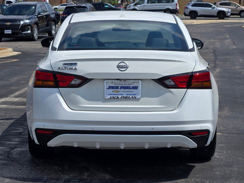 Used 2025 Nissan Altima 2.5 SV FWD image 12
