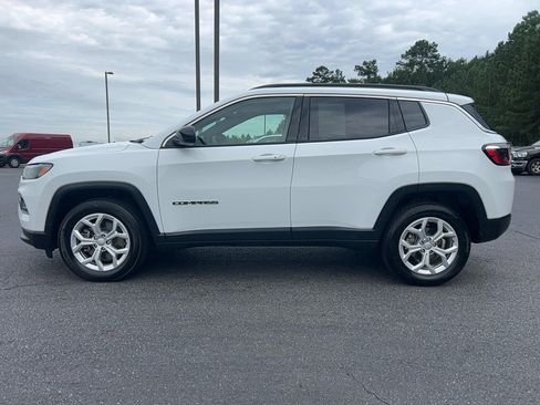 Used 2024 Jeep Compass Latitude AWD/4WD image 8