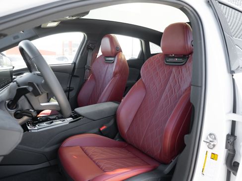 Certified 2025 Audi S6 e-tron Prestige w/ 21" Black Optic Package image 26