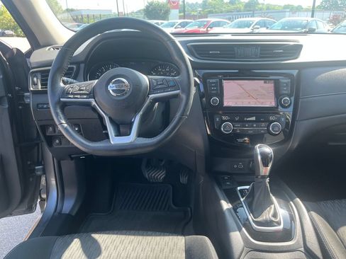 Used 2019 Nissan Rogue SV w/ Premium Package FWD image 24